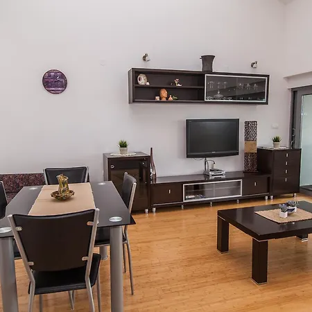 Vista Apartment *